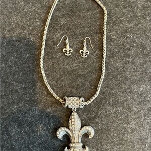Elegant Silver Fleur-de-Lis Necklace and Earring Set